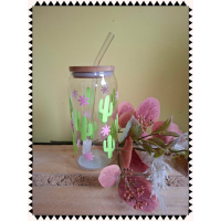 Glazen drinkbeker met rietje