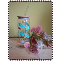 Glazen drinkbeker met rietje