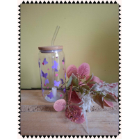 Glazen drinkbeker met rietje