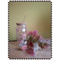 Glazen drinkbeker met rietje