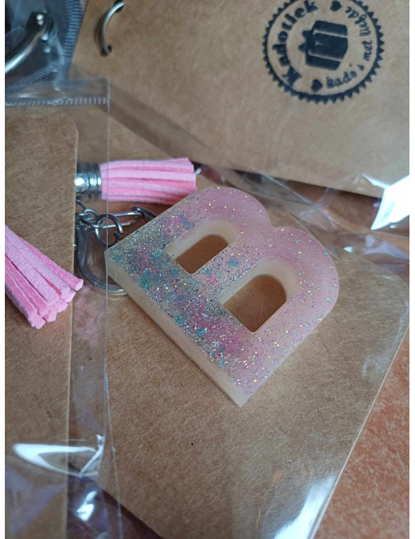 Letter sleutelhanger roze/glitter